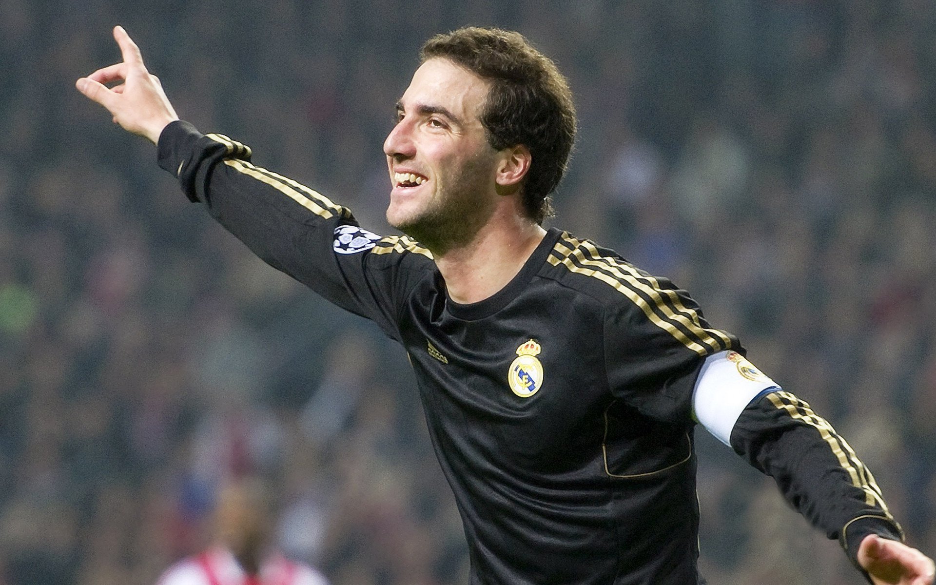 包含西甲战况：国际米兰防线稳固，费内巴切进攻受阻，维尼修斯成最佳的词条